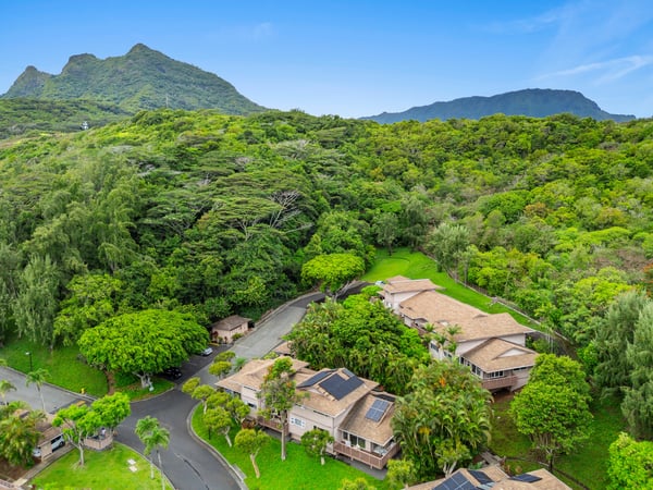 Discover this beautiful property nestled amid lush greenery and stunning mountain views, perfect for nature lovers.