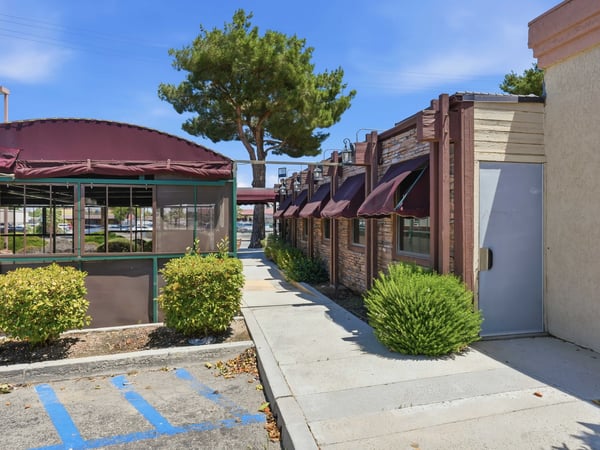 2162 E Palmdale Blvd., Palmdale, CA