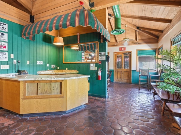 2162 E Palmdale Blvd., Palmdale, CA
