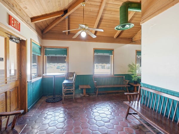 2162 E Palmdale Blvd., Palmdale, CA