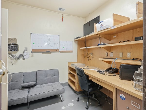 2162 E Palmdale Blvd., Palmdale, CA