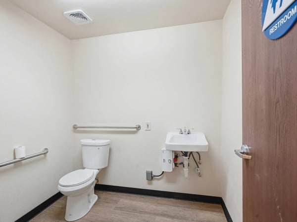 2140 E Palmdale Blvd., Palmdale, CA