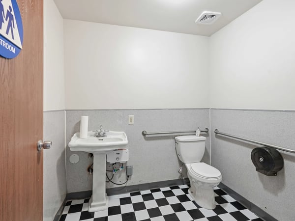 2140 E Palmdale Blvd., Palmdale, CA