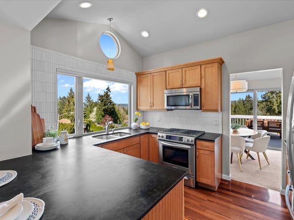 16813 NE 33rd St, Bellevue, WA