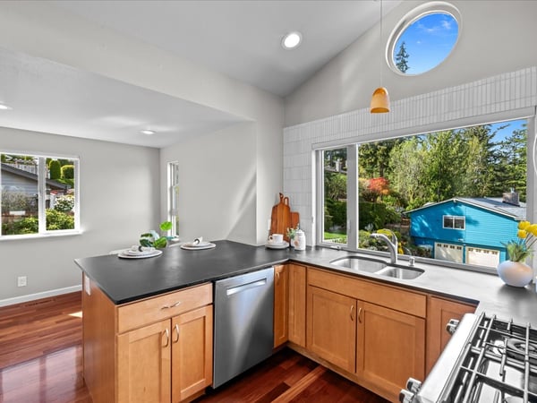 16813 NE 33rd St, Bellevue, WA