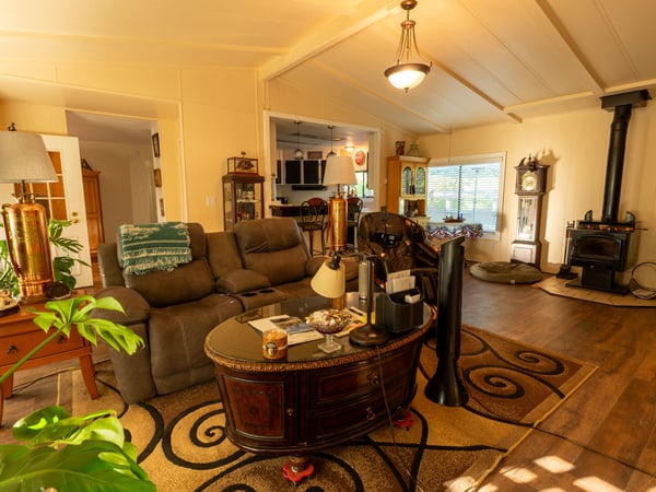 LIVING ROOM WITH HIGH CEILING, WOOD-STOVE, LAMINATE FLOORING
