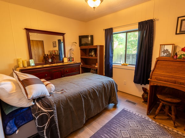 BEDROOM 2