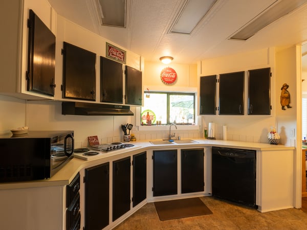 ALL ELECTRIC KITCHEN WITH AMPLE CABNETRY