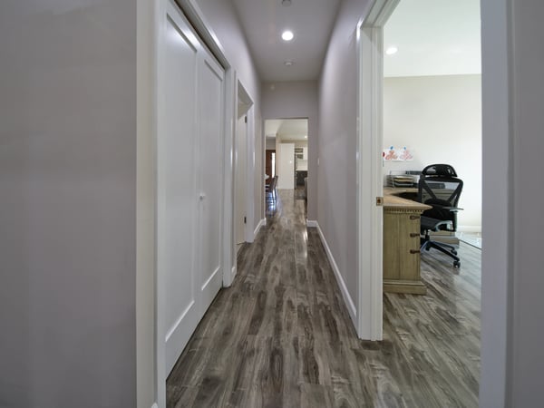11045 Califa Street, `, North Hollywood, CA