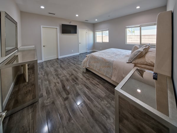 11045 Califa Street, `, North Hollywood, CA