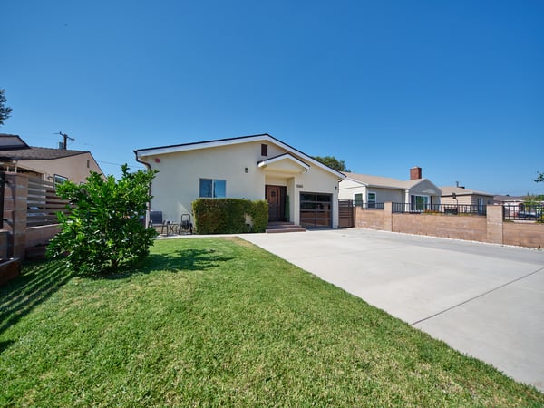 11045 Califa Street, `, North Hollywood, CA