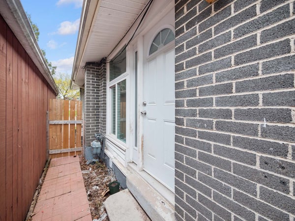 19 Shoreland Cres., Scarborough, ON