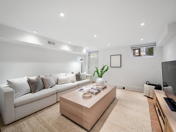 144 Floyd Ave., East York, ON