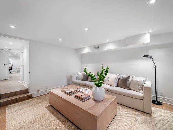 144 Floyd Ave., East York, ON