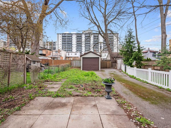 144 Floyd Ave., East York, ON
