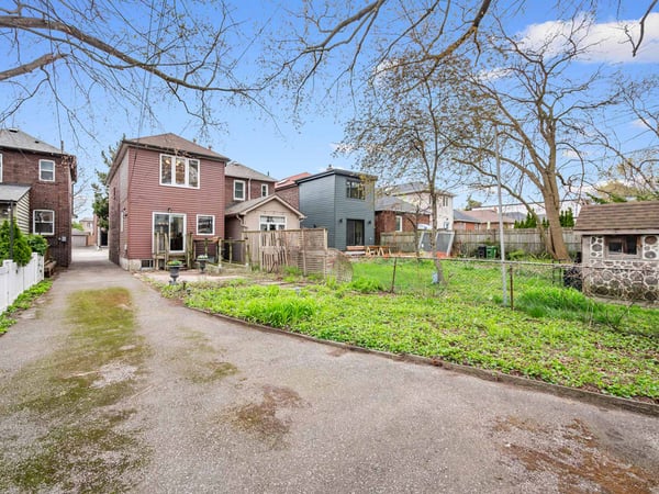 144 Floyd Ave., East York, ON