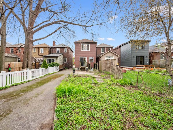144 Floyd Ave., East York, ON
