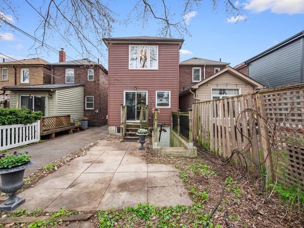 144 Floyd Ave., East York, ON