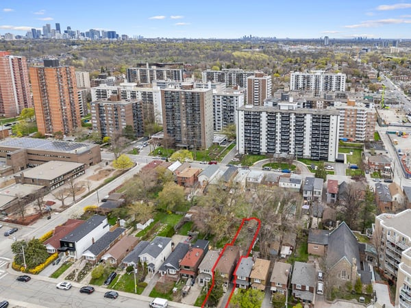 144 Floyd Ave., East York, ON