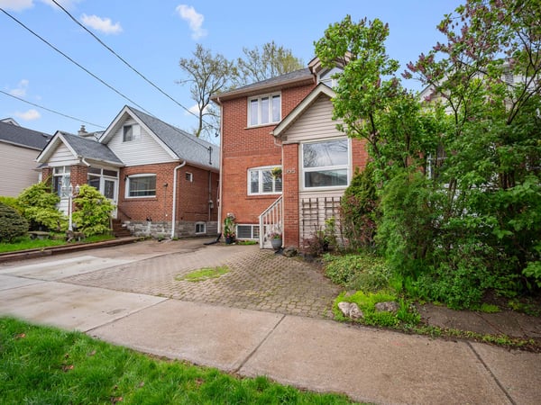 995 Greenwood Ave., Toronto, ON