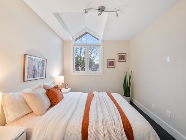 995 Greenwood Ave., Toronto, ON
