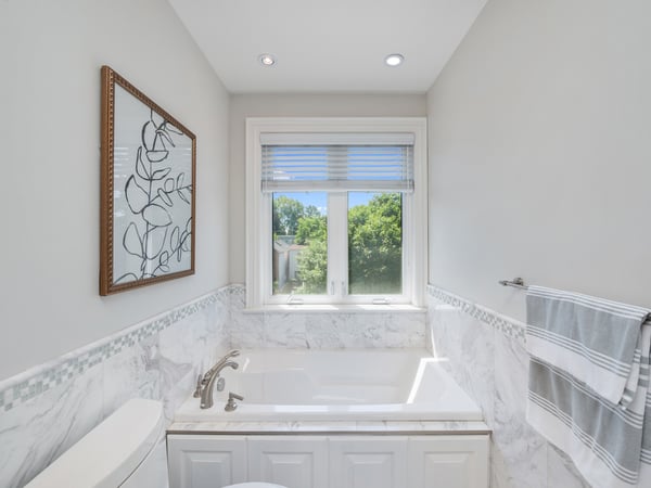 39 Glenforest Rd., Toronto, ON