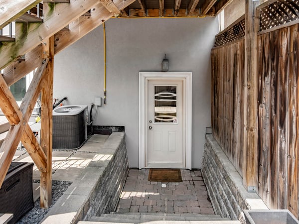 39 Glenforest Rd., Toronto, ON