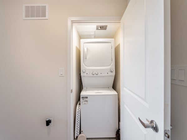 403-2550 Castlegate Crossing, Pickering, ON