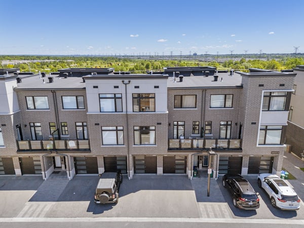 403-2550 Castlegate Crossing, Pickering, ON