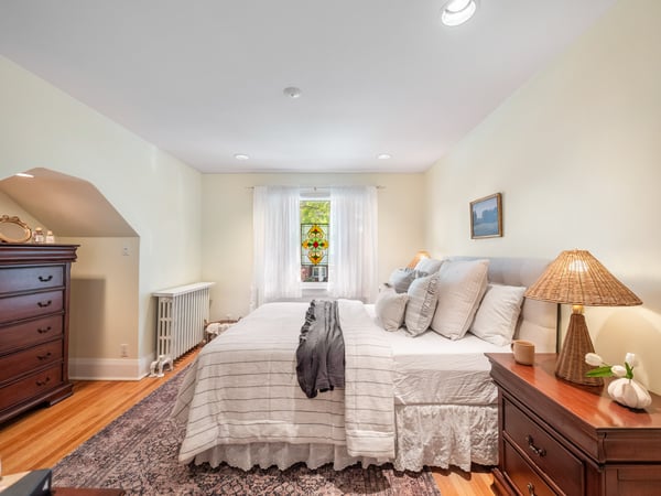 4 Kimbourne Ave., East York, ON