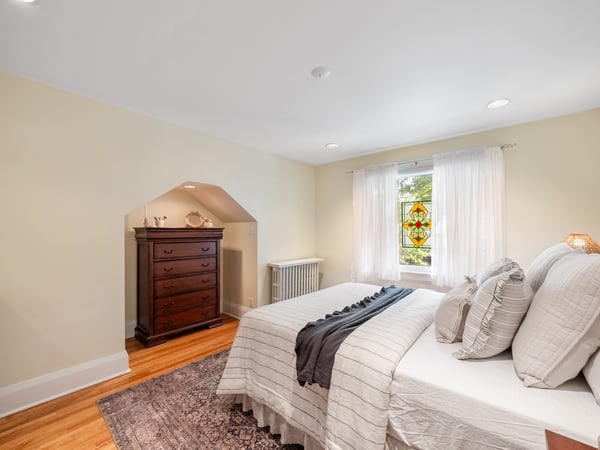 4 Kimbourne Ave., East York, ON