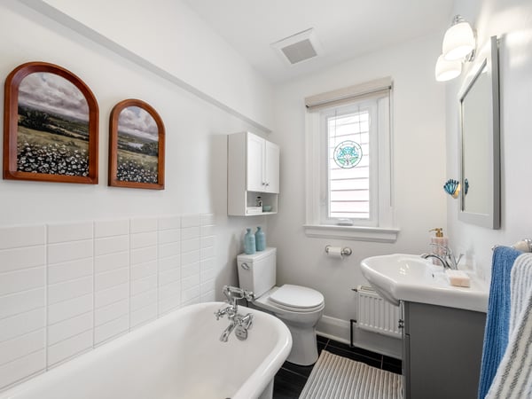 4 Kimbourne Ave., East York, ON