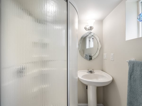 4 Kimbourne Ave., East York, ON