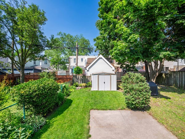 4 Kimbourne Ave., East York, ON