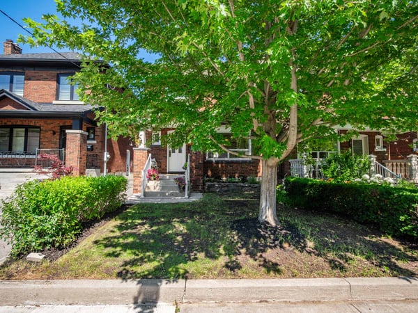 27 Lesmount Ave., East York, ON