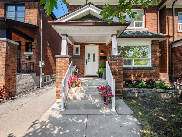27 Lesmount Ave., East York, ON