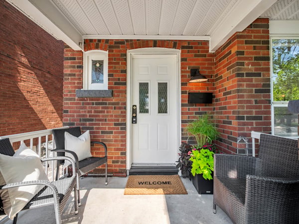 27 Lesmount Ave., East York, ON