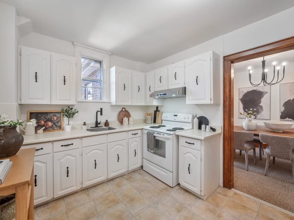 27 Lesmount Ave., East York, ON