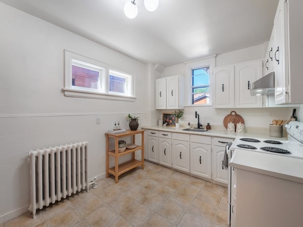 27 Lesmount Ave., East York, ON