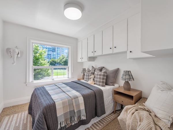 27 Lesmount Ave., East York, ON