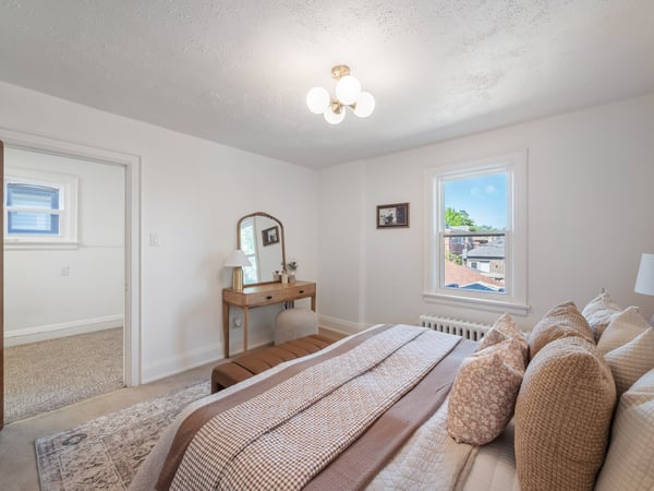 27 Lesmount Ave., East York, ON