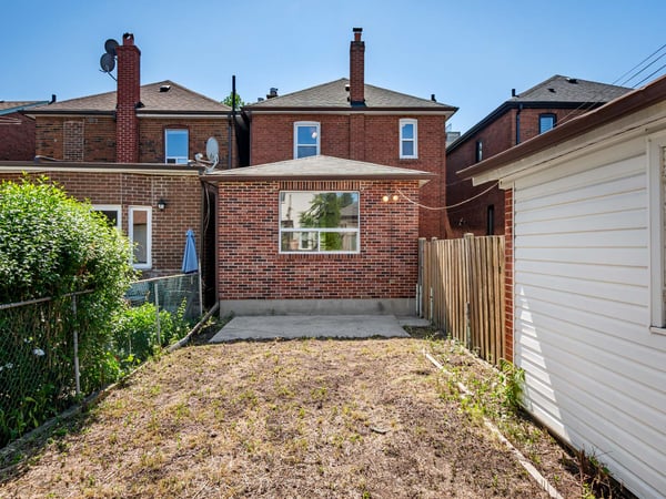 27 Lesmount Ave., East York, ON