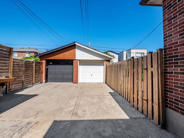 27 Lesmount Ave., East York, ON
