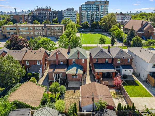 27 Lesmount Ave., East York, ON