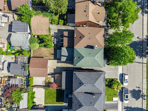 27 Lesmount Ave., East York, ON