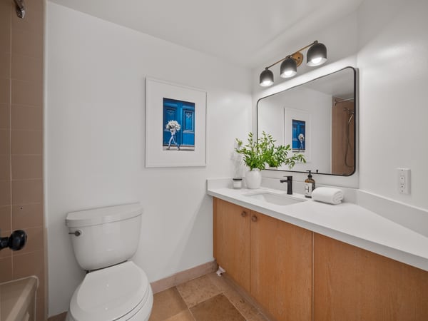 305-25 George St., Toronto, ON