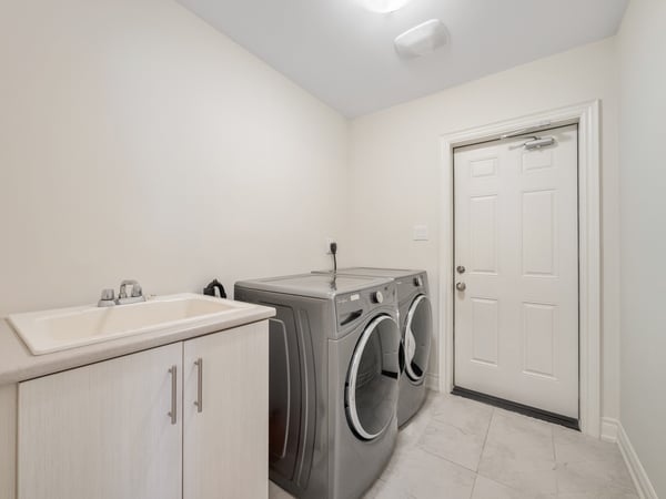 58 Sharonview Cres., East Gwillimbury, ON