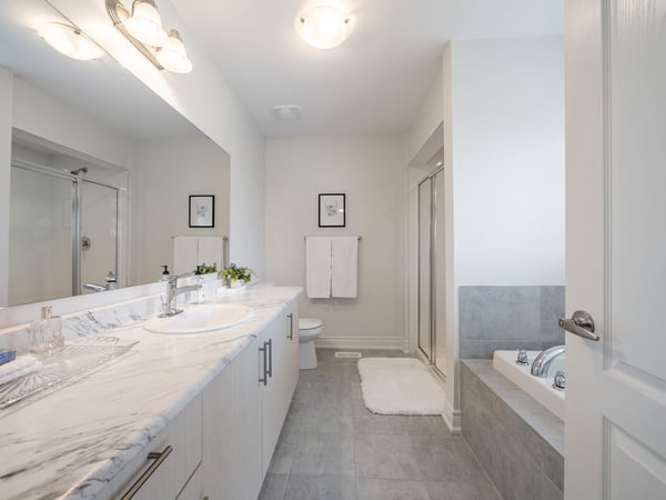 58 Sharonview Cres., East Gwillimbury, ON