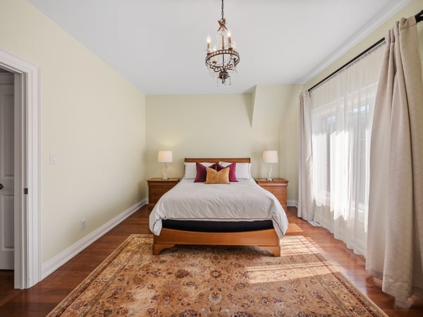 487 Spadina Rd., Toronto, ON