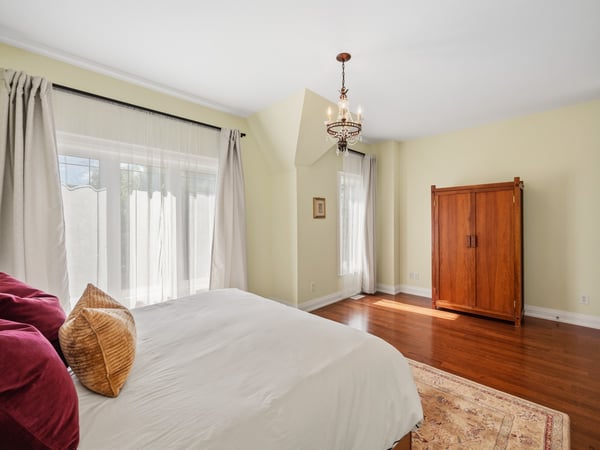 487 Spadina Rd., Toronto, ON